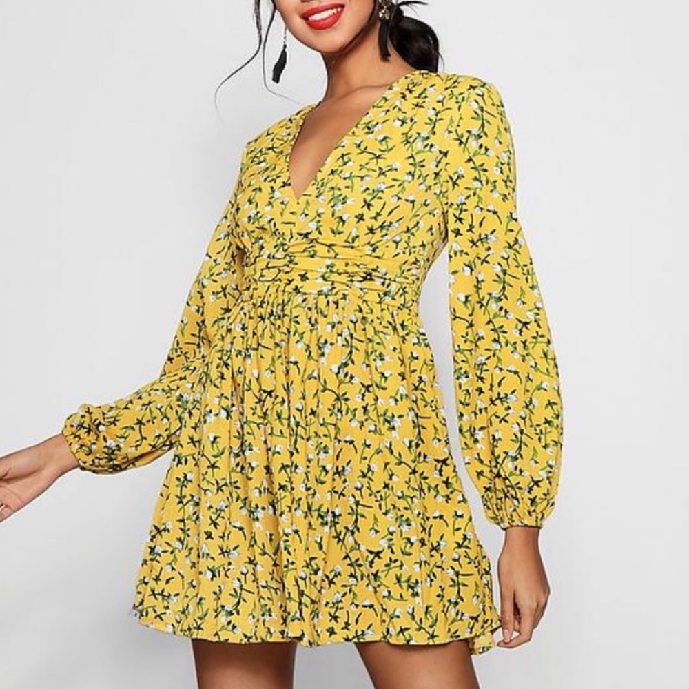 Boohoo RUCHED WAIST FLORAL TEA DRESS size 12